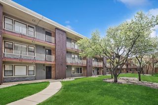 9620 W Higgins Road 2D, Rosemont, IL 60018