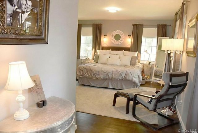 1 Hillcrest Place, Locust Valley, NY 11560