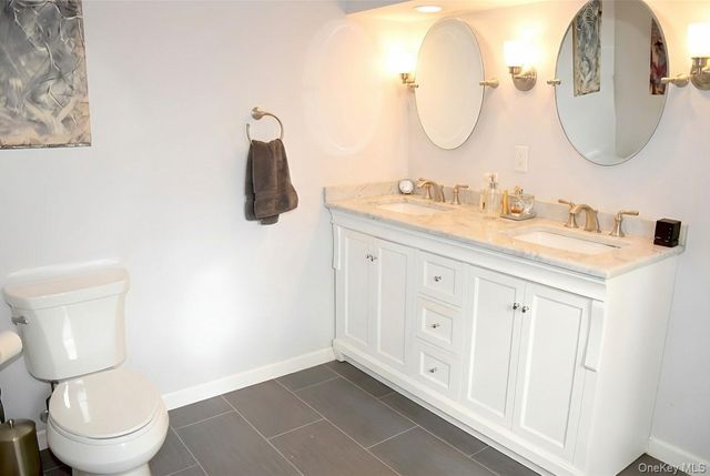 1 Hillcrest Place, Locust Valley, NY 11560