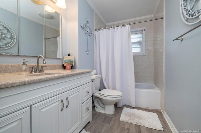 1 Hillcrest Place, Locust Valley, NY 11560