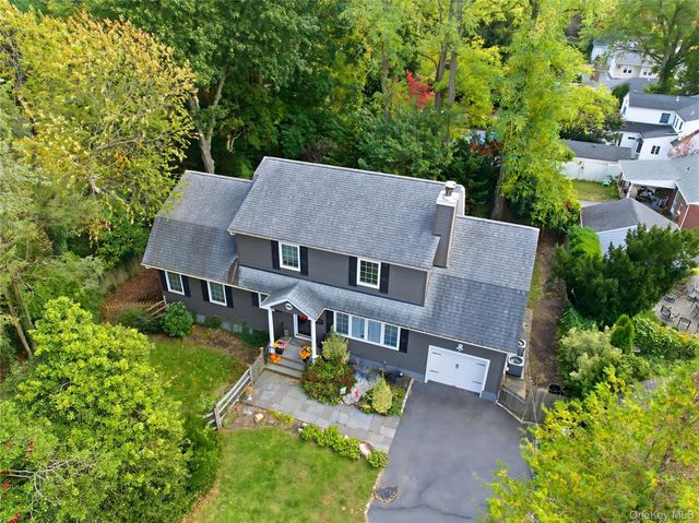 1 Hillcrest Place, Locust Valley, NY 11560