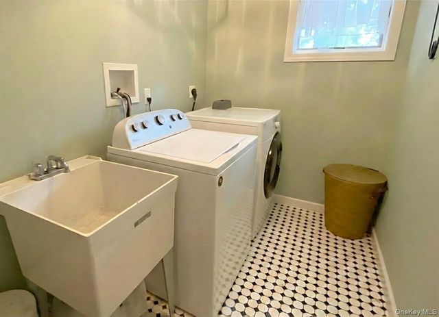 1 Hillcrest Place, Locust Valley, NY 11560