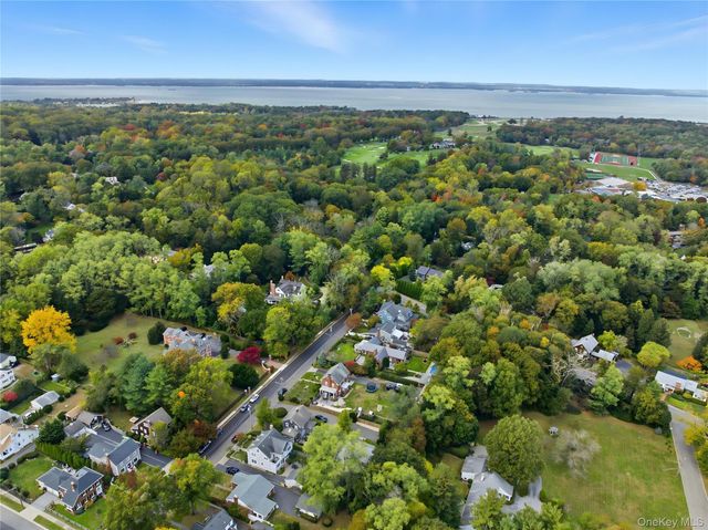 1 Hillcrest Place, Locust Valley, NY 11560