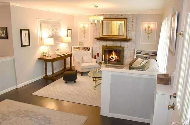 1 Hillcrest Place, Locust Valley, NY 11560