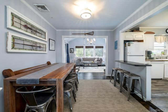 1 Hillcrest Place, Locust Valley, NY 11560