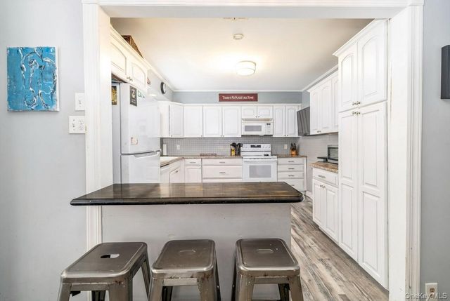 1 Hillcrest Place, Locust Valley, NY 11560