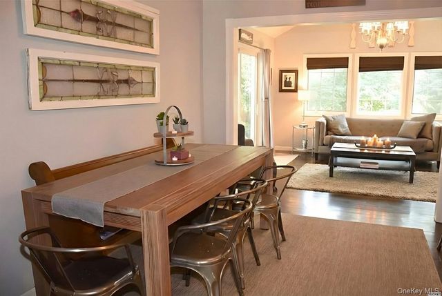 1 Hillcrest Place, Locust Valley, NY 11560