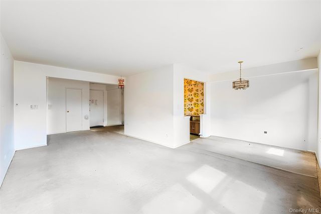 14033 34th ave 5C, Flushing, NY 11354