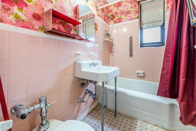 14033 34th ave 5C, Flushing, NY 11354