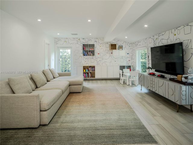 8525 SW 54th Ct, Miami, FL 33143