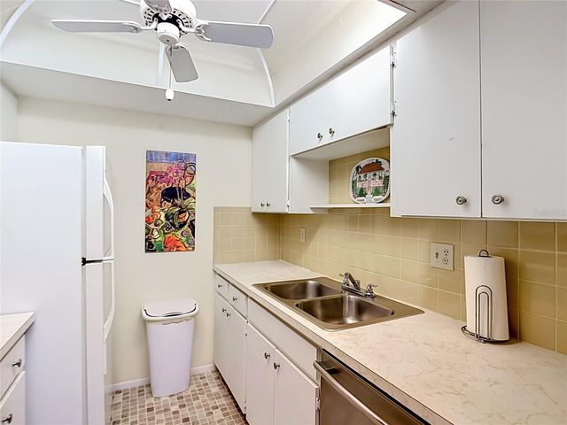 5 QUAILS RUN BOULEVARD 9, Englewood, FL 34223