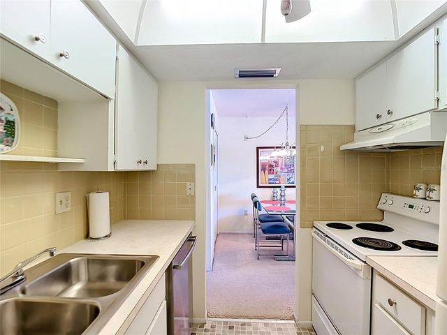 5 QUAILS RUN BOULEVARD 9, Englewood, FL 34223