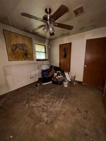 3905 Parkwoods Lane, Midwest City, OK 73110