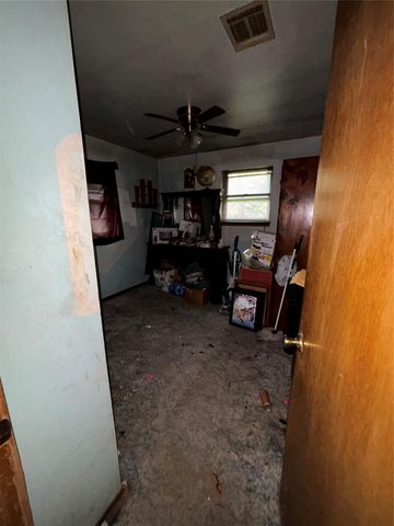 3905 Parkwoods Lane, Midwest City, OK 73110