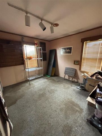 3905 Parkwoods Lane, Midwest City, OK 73110