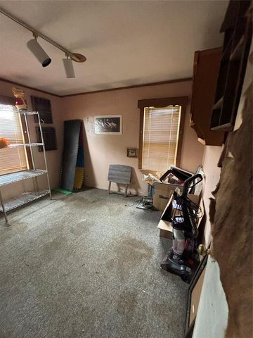 3905 Parkwoods Lane, Midwest City, OK 73110