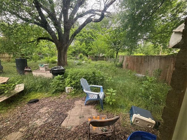 3905 Parkwoods Lane, Midwest City, OK 73110