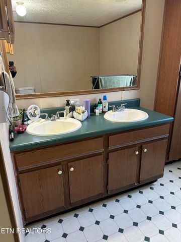 1009 Ridge View Rd, Maryville, TN 37801