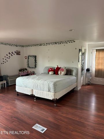 1009 Ridge View Rd, Maryville, TN 37801