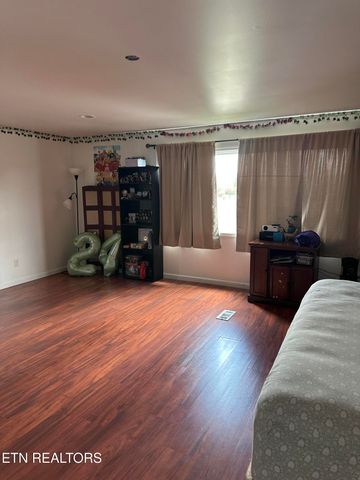 1009 Ridge View Rd, Maryville, TN 37801