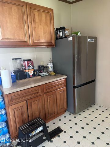 1009 Ridge View Rd, Maryville, TN 37801