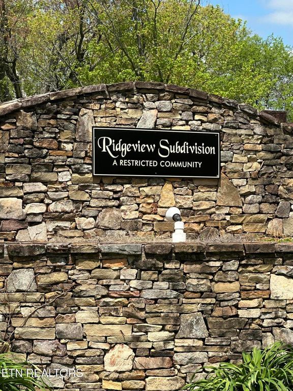 1009 Ridge View Rd, Maryville, TN 37801