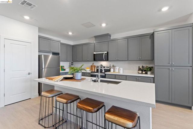 500 Somi CT 209, Hayward, CA 94544