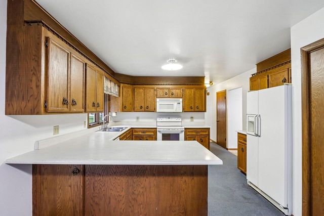 685 Oak DRIVE, Jefferson, WI 53549