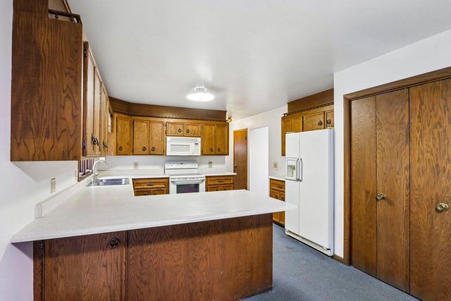685 Oak DRIVE, Jefferson, WI 53549