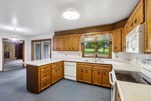 685 Oak DRIVE, Jefferson, WI 53549