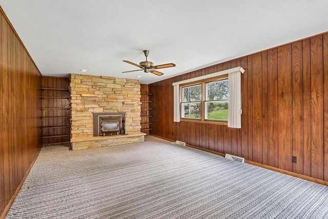 685 Oak DRIVE, Jefferson, WI 53549