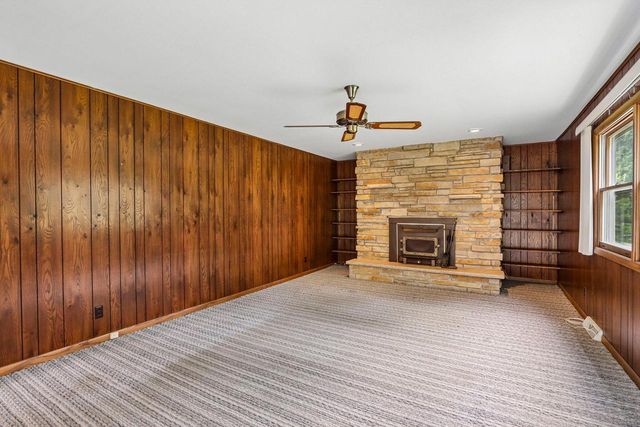 685 Oak DRIVE, Jefferson, WI 53549