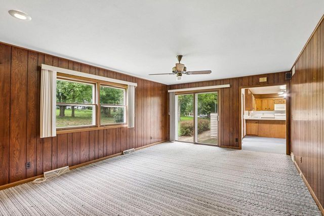 685 Oak DRIVE, Jefferson, WI 53549