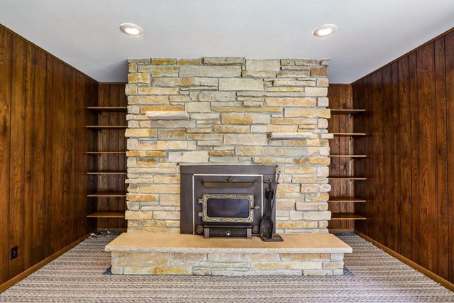 685 Oak DRIVE, Jefferson, WI 53549