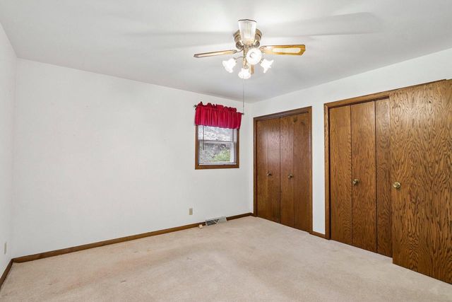 685 Oak DRIVE, Jefferson, WI 53549