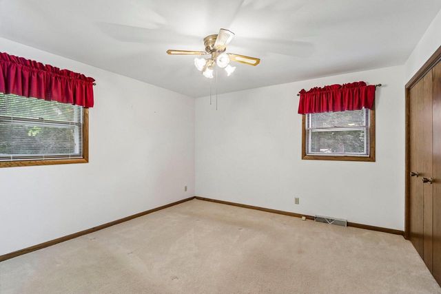 685 Oak DRIVE, Jefferson, WI 53549