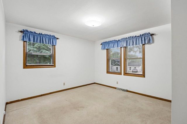 685 Oak DRIVE, Jefferson, WI 53549