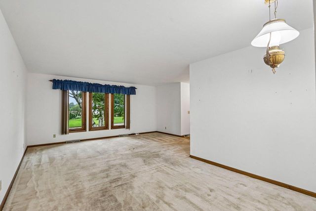 685 Oak DRIVE, Jefferson, WI 53549