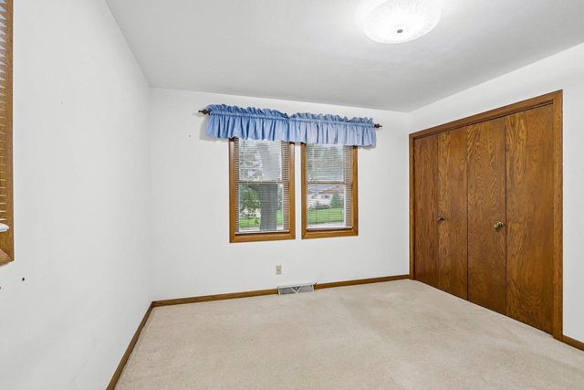 685 Oak DRIVE, Jefferson, WI 53549