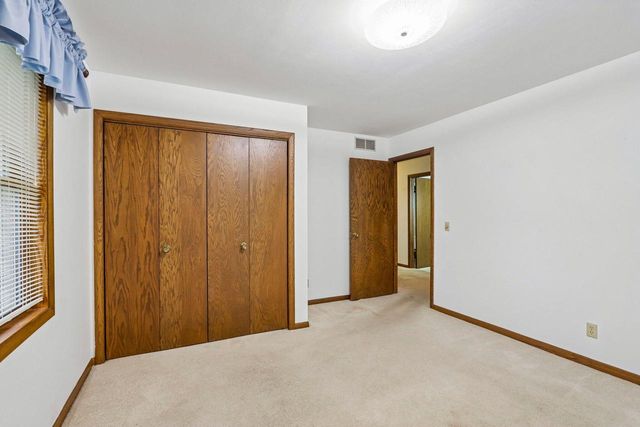 685 Oak DRIVE, Jefferson, WI 53549