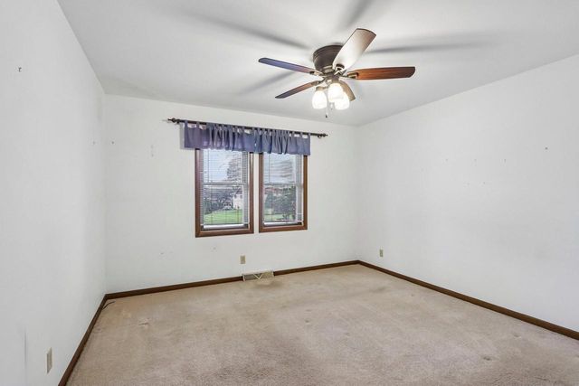 685 Oak DRIVE, Jefferson, WI 53549