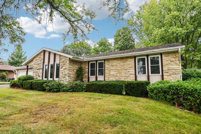685 Oak DRIVE, Jefferson, WI 53549