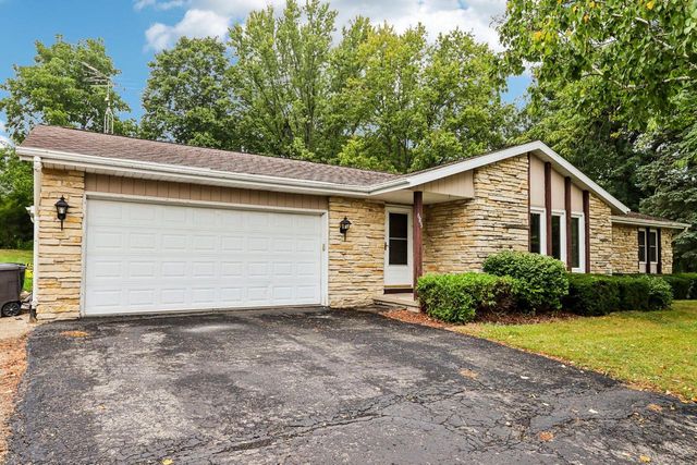 685 Oak DRIVE, Jefferson, WI 53549