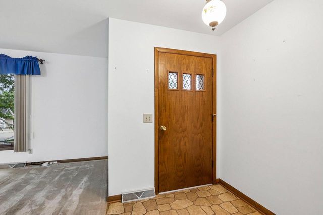 685 Oak DRIVE, Jefferson, WI 53549