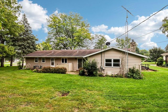 685 Oak DRIVE, Jefferson, WI 53549