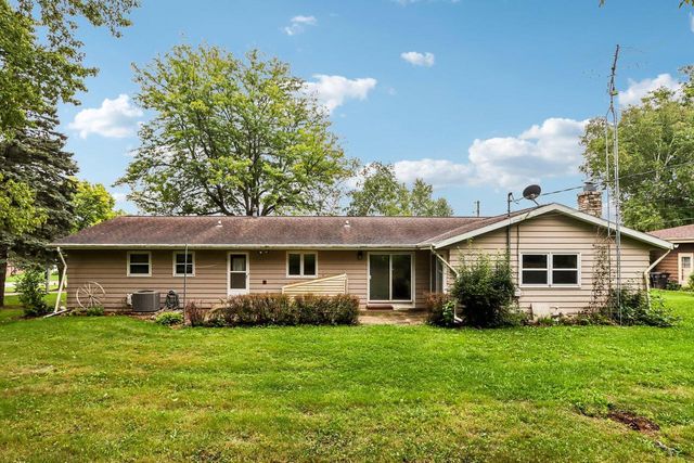 685 Oak DRIVE, Jefferson, WI 53549