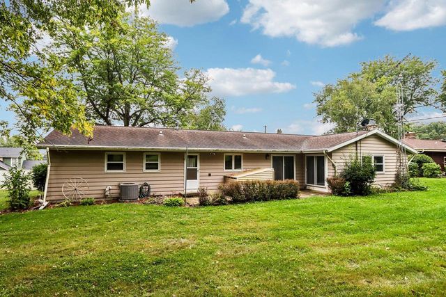 685 Oak DRIVE, Jefferson, WI 53549
