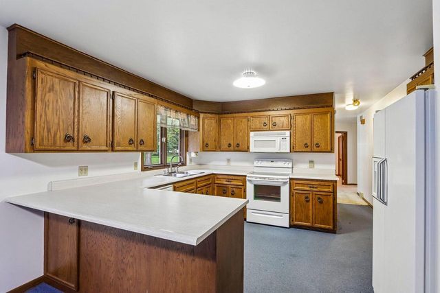 685 Oak DRIVE, Jefferson, WI 53549
