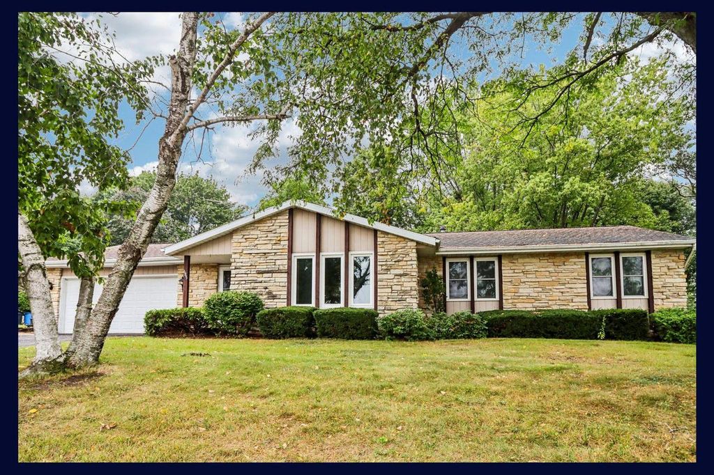 685 Oak DRIVE, Jefferson, WI 53549