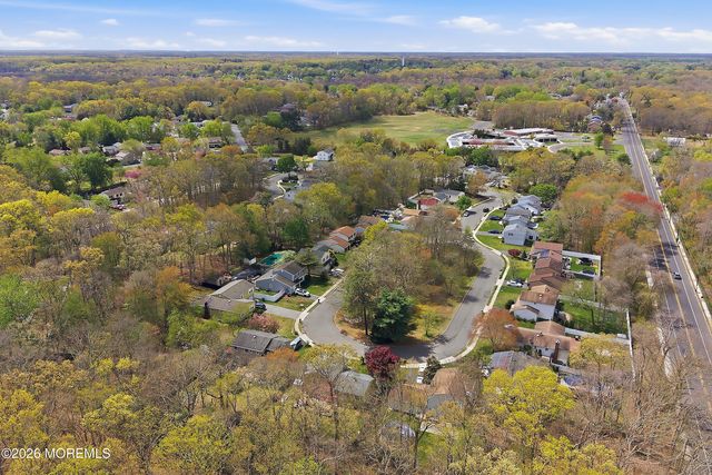 19 Colonial Court, Howell, NJ 07731